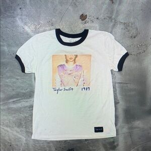 Taylor Swift Graphic Tee